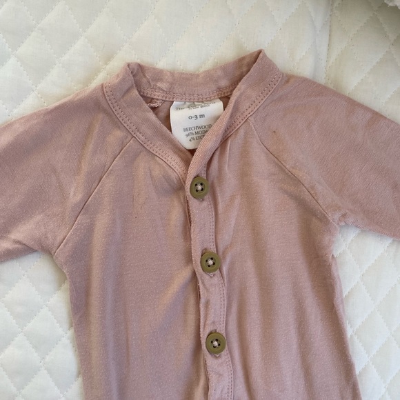 Kate Quinn Organic Baby Footed Bamboo Onesie Button Down Light Pink - Picture 3 of 3